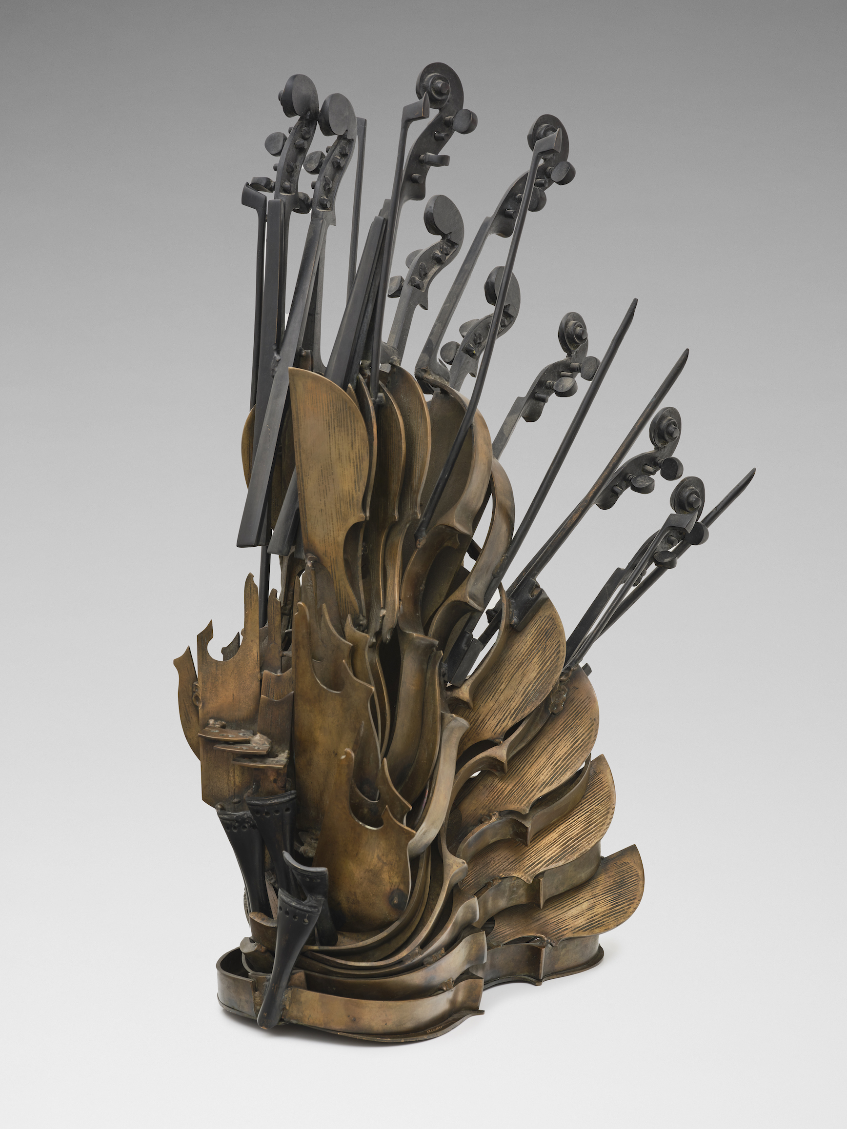 Arman Sculpture Cascade de violons © Marciano Contemporary